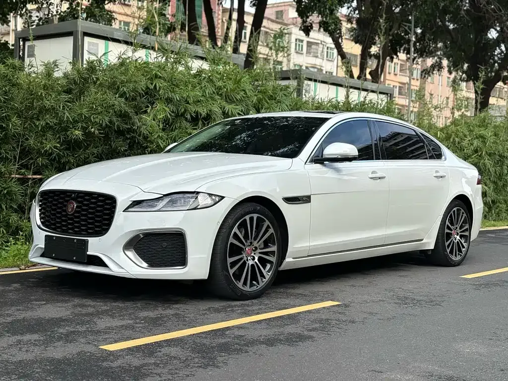 Jaguar XFL — фото 1