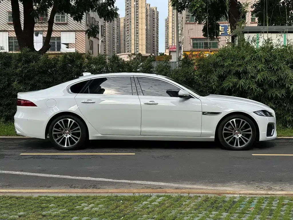 Jaguar XFL — фото 10