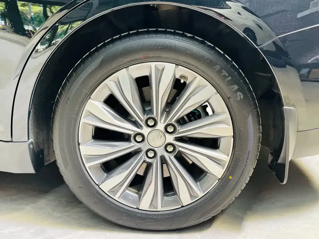 Hongqi E-QM5 — фото 3