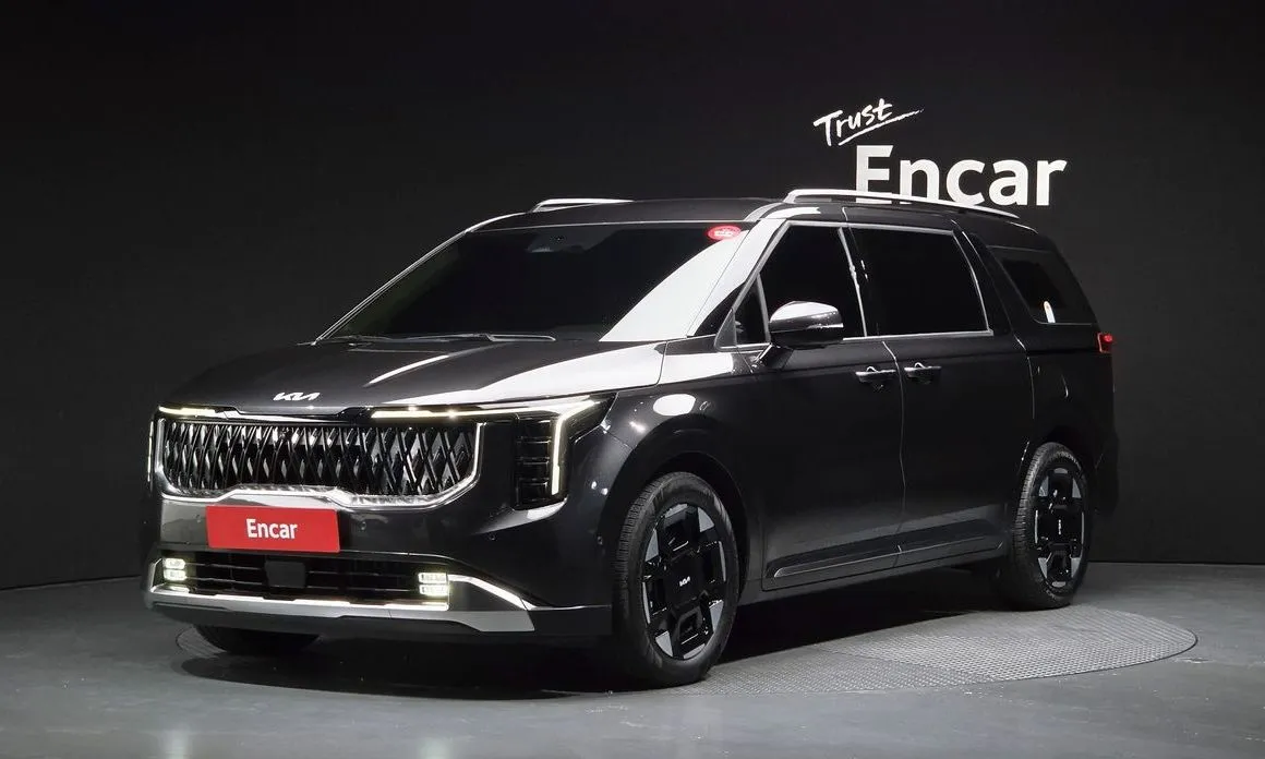Kia Carnival — фото 1