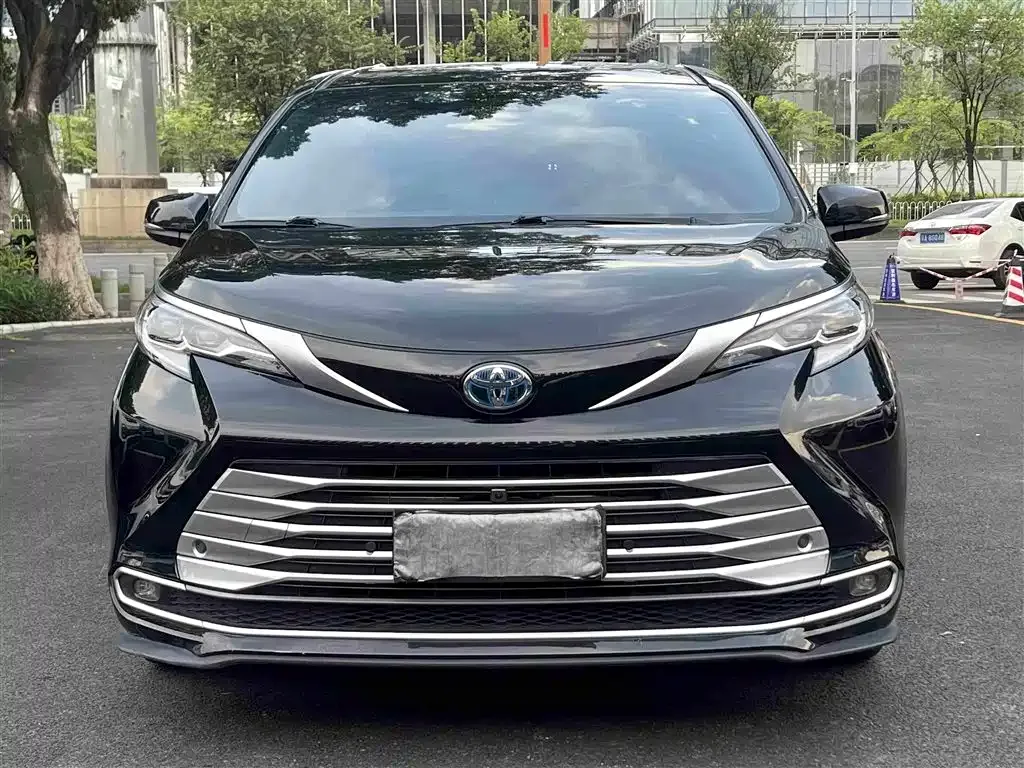 Toyota Sienna — фото 7