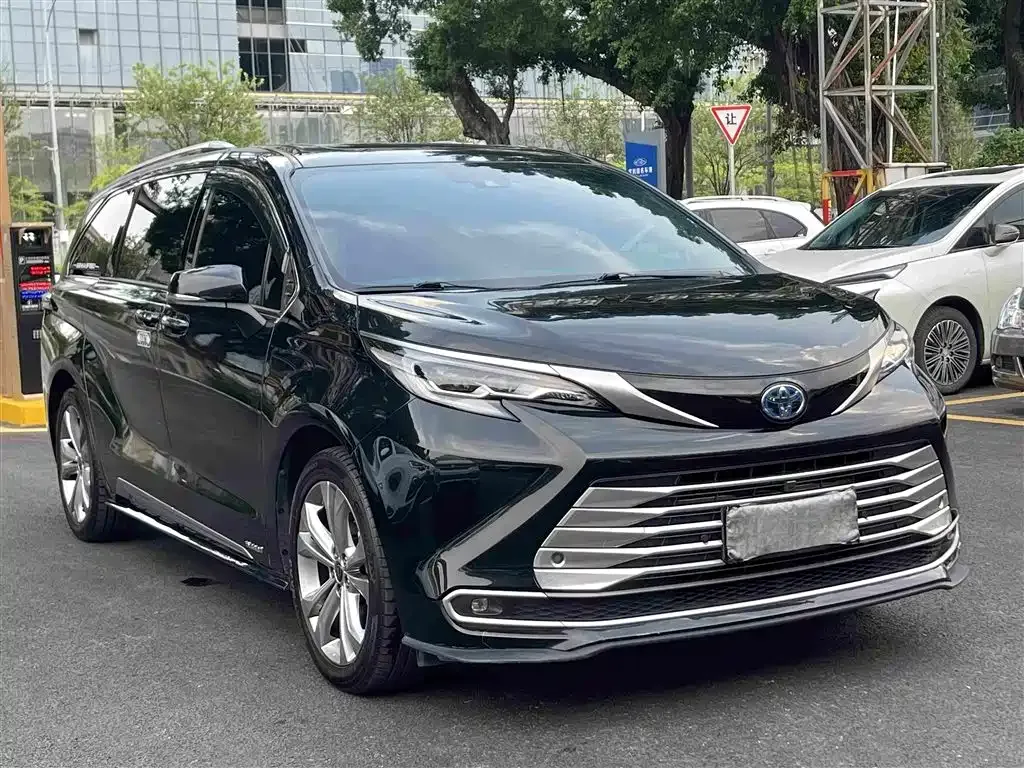 Toyota Sienna — фото 9