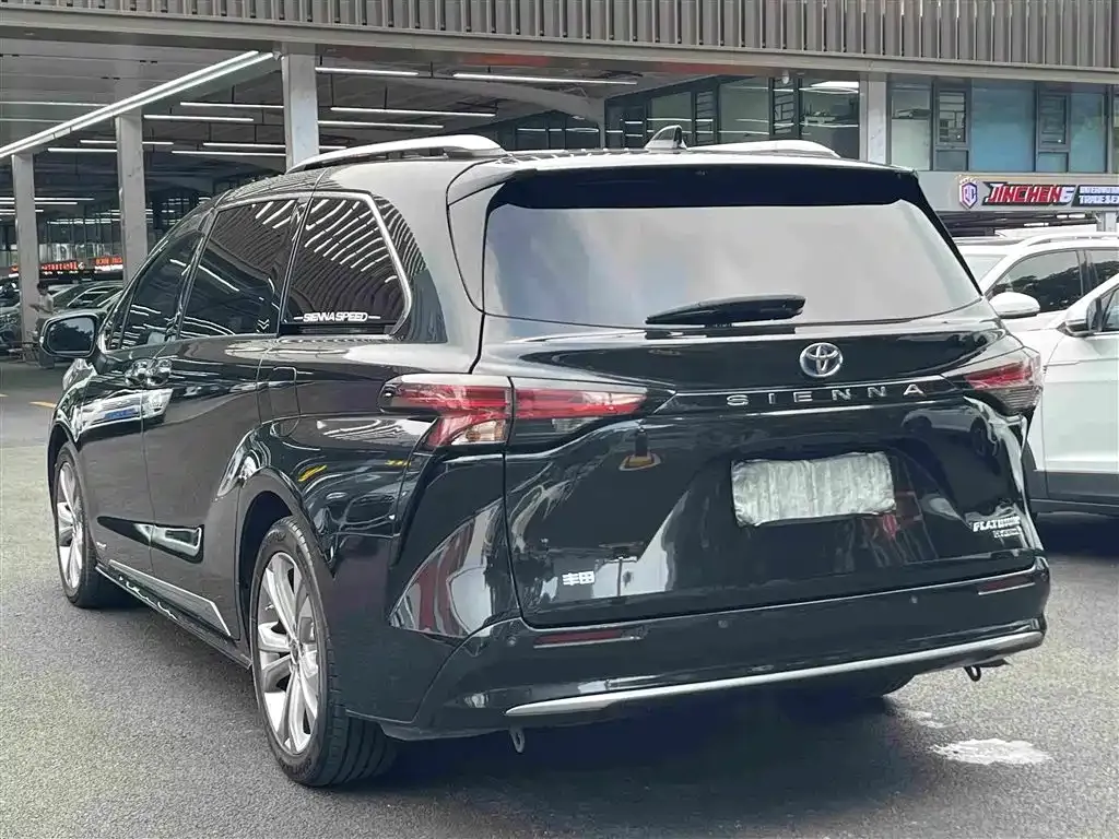 Toyota Sienna — фото 8