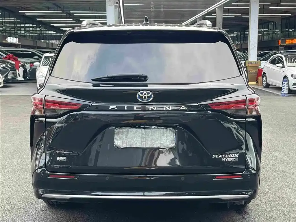 Toyota Sienna — фото 3