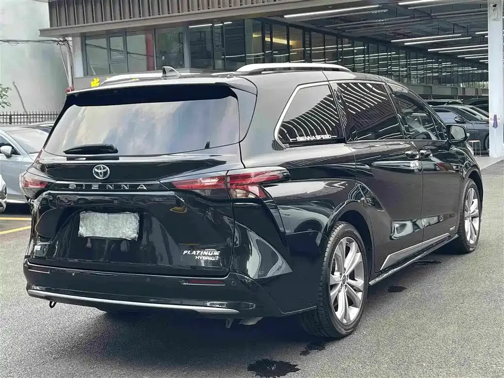 Toyota Sienna — фото 10
