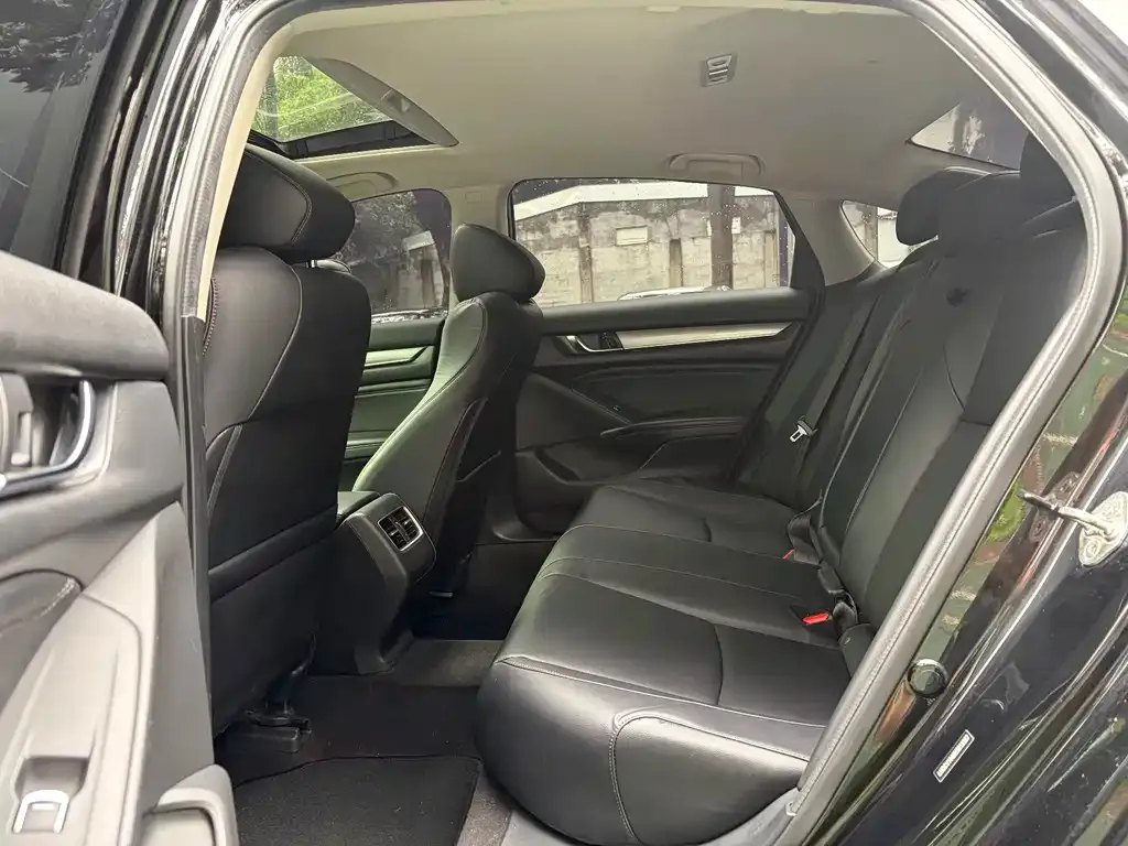 Honda Accord — фото 4