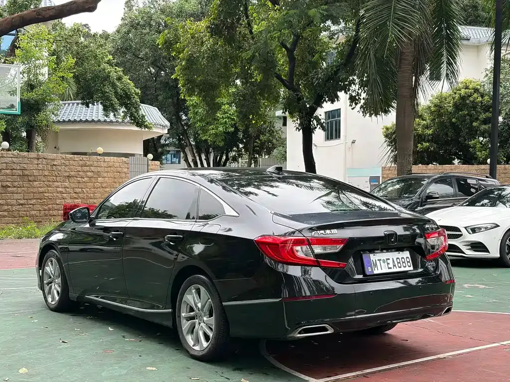Honda Accord — фото 5