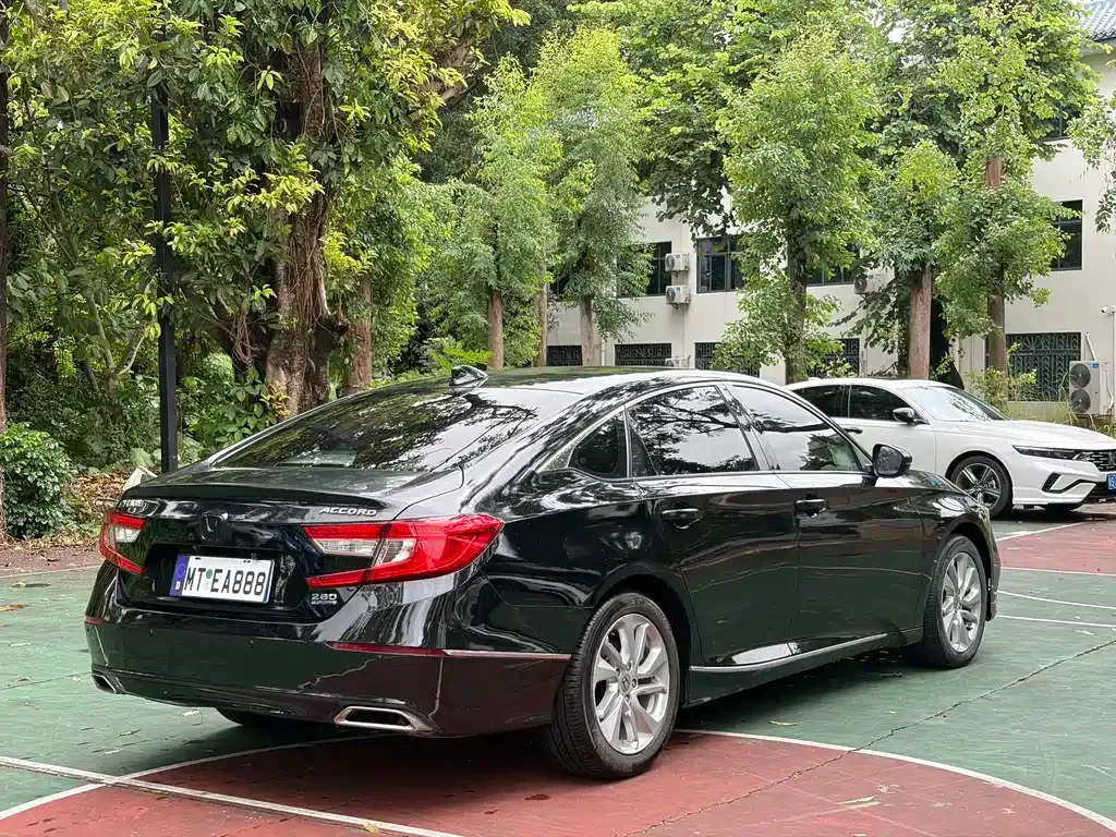 Honda Accord — фото 9