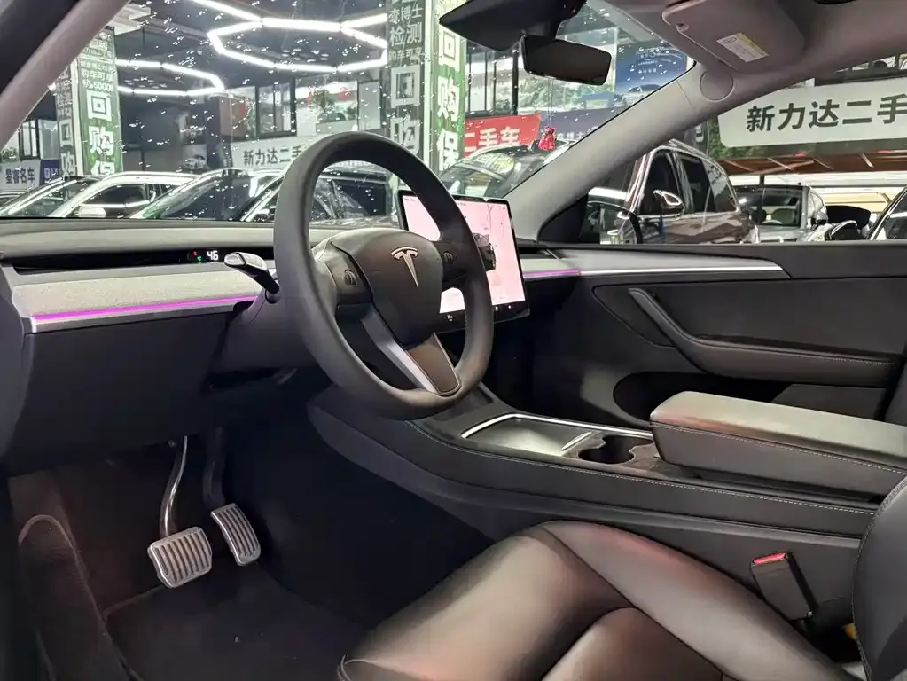 Tesla Model Y — фото 8