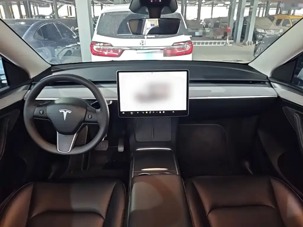 Tesla Model Y — фото 2