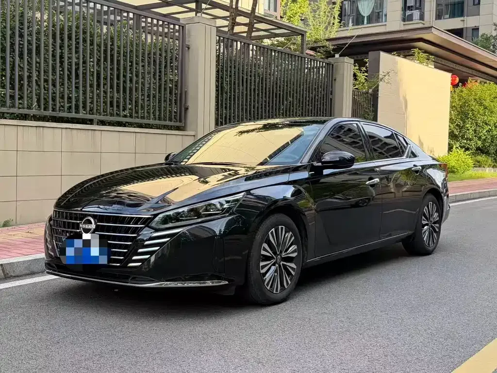 Nissan Teana — фото 1