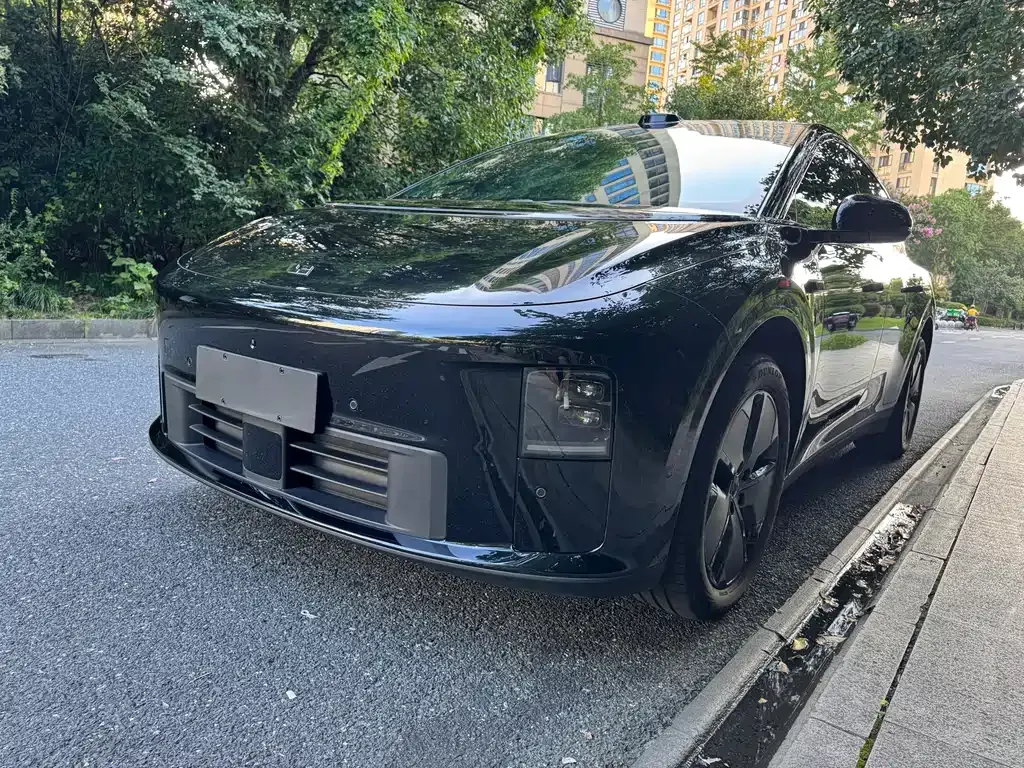 Li Auto i6 — фото 1