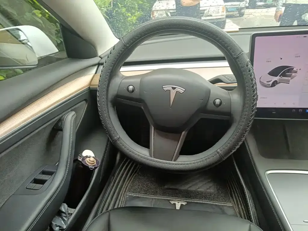 Tesla Model 3 — фото 8