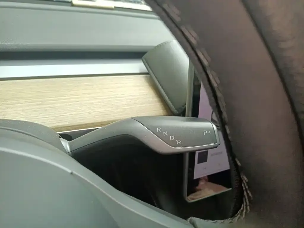Tesla Model 3 — фото 3