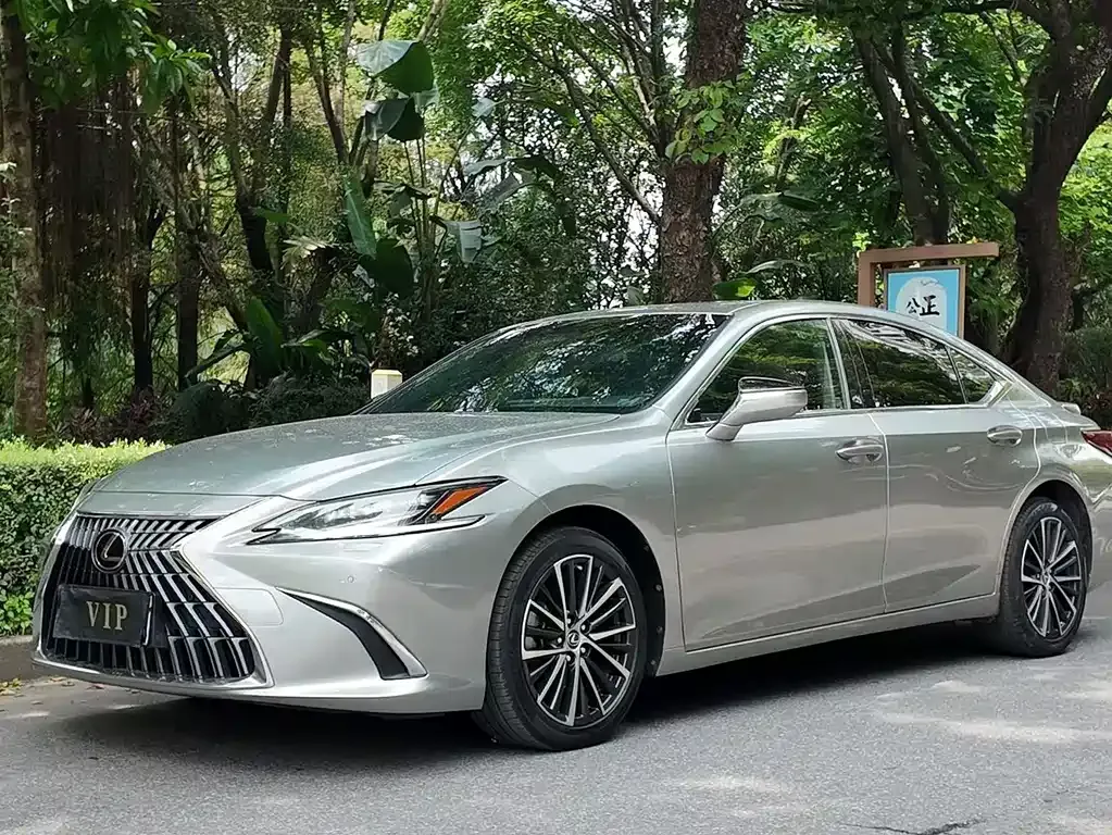 Lexus ES — фото 1