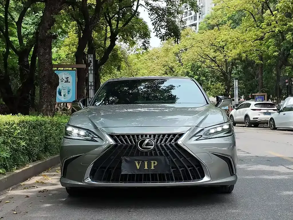 Lexus ES — фото 10