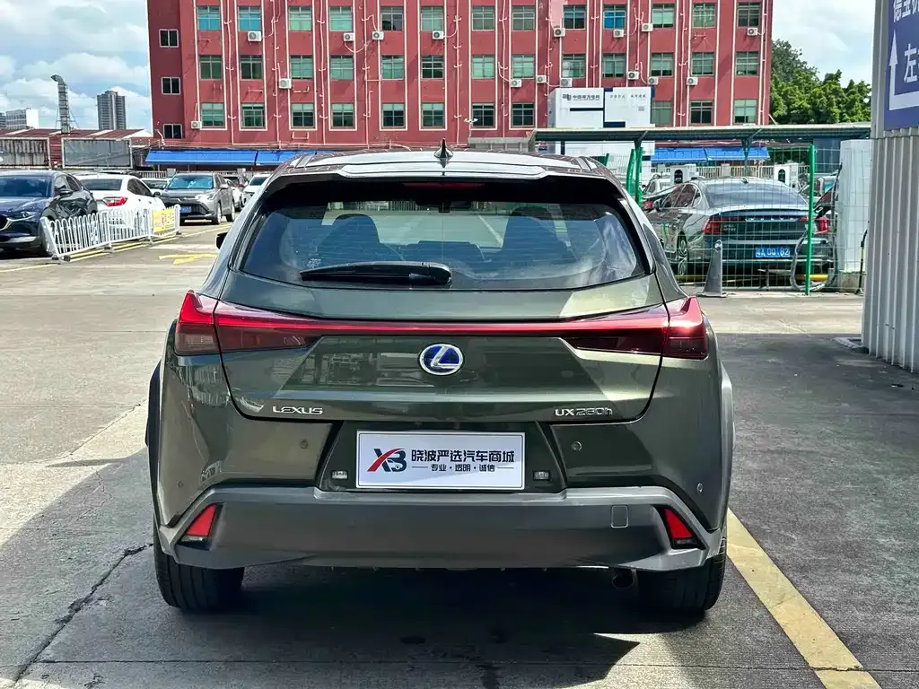 Lexus UX — фото 4