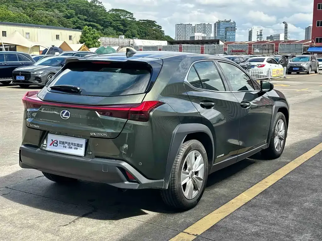 Lexus UX — фото 8