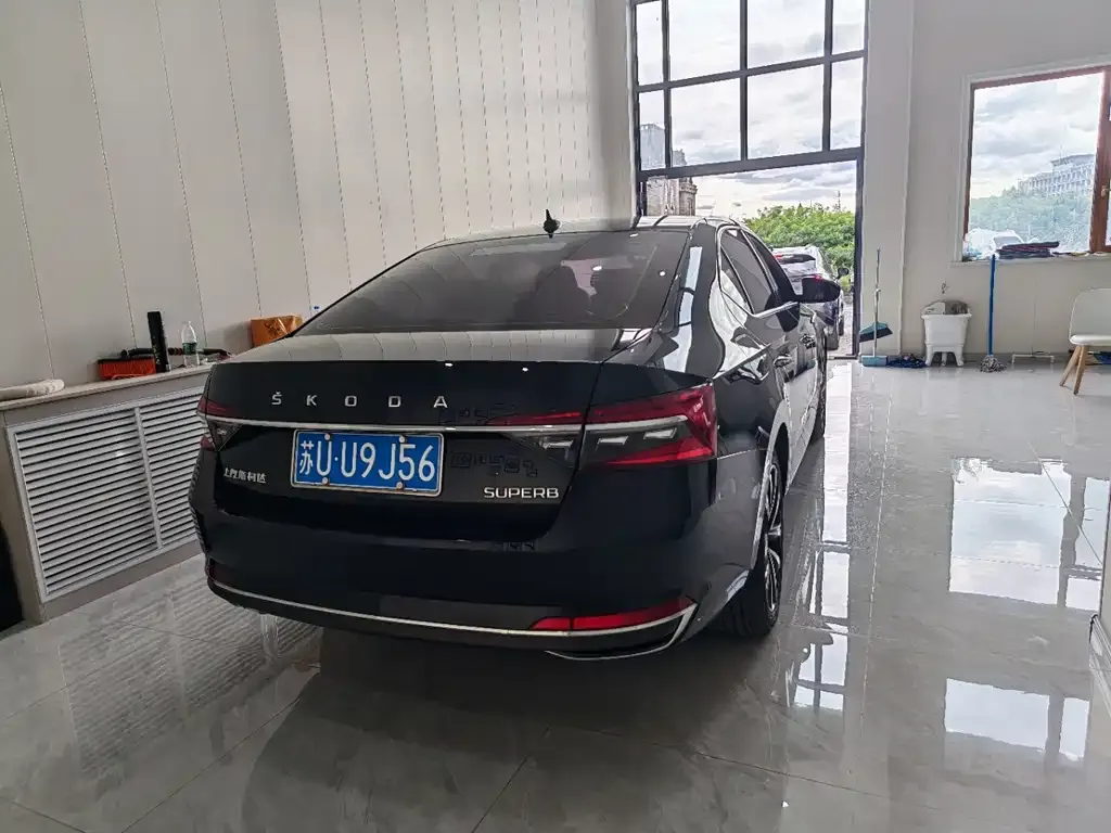 Skoda Superb — фото 9