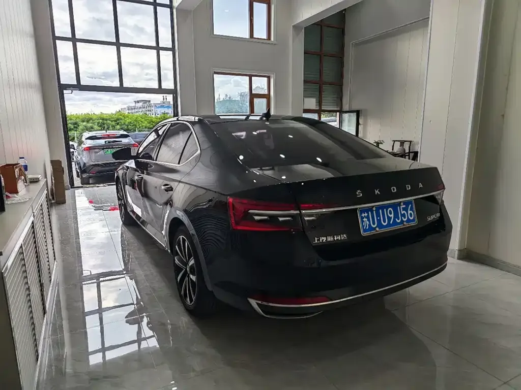 Skoda Superb — фото 7