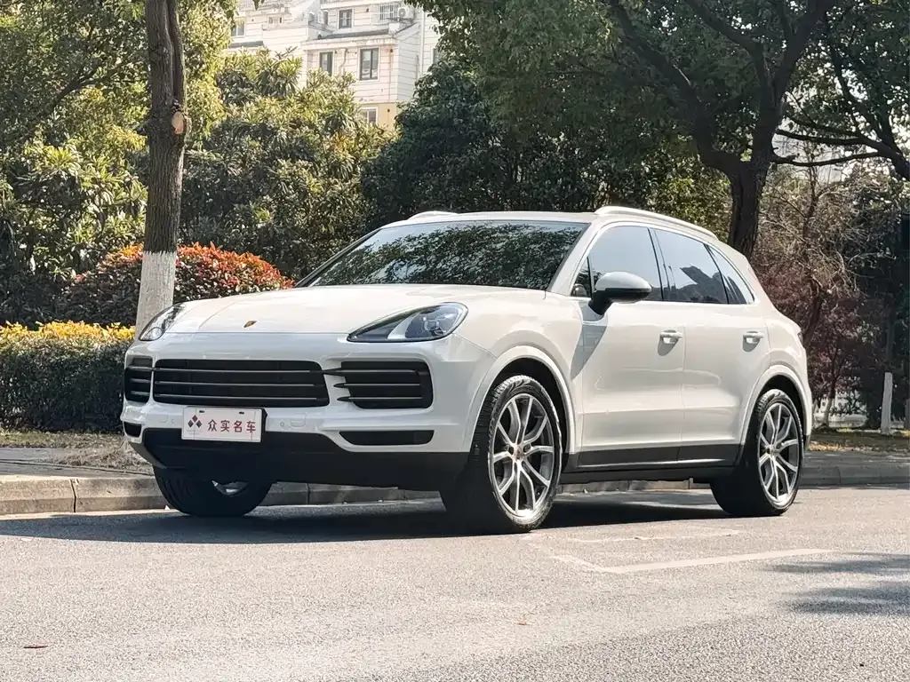 Porsche Cayenne — фото 1