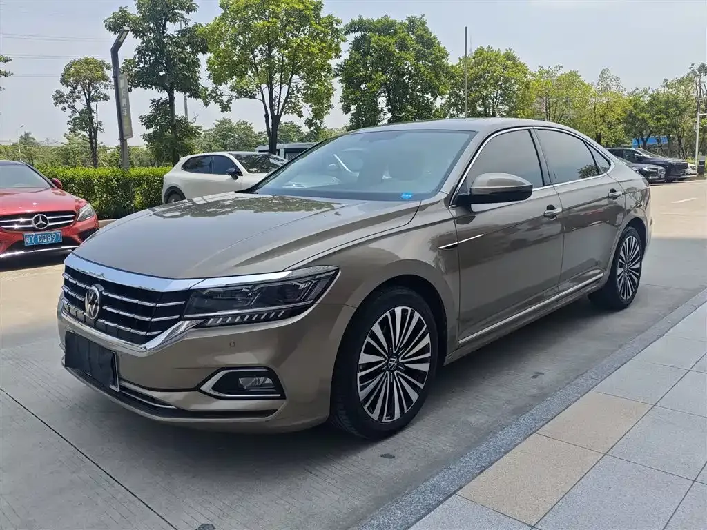 Volkswagen Passat — фото 1