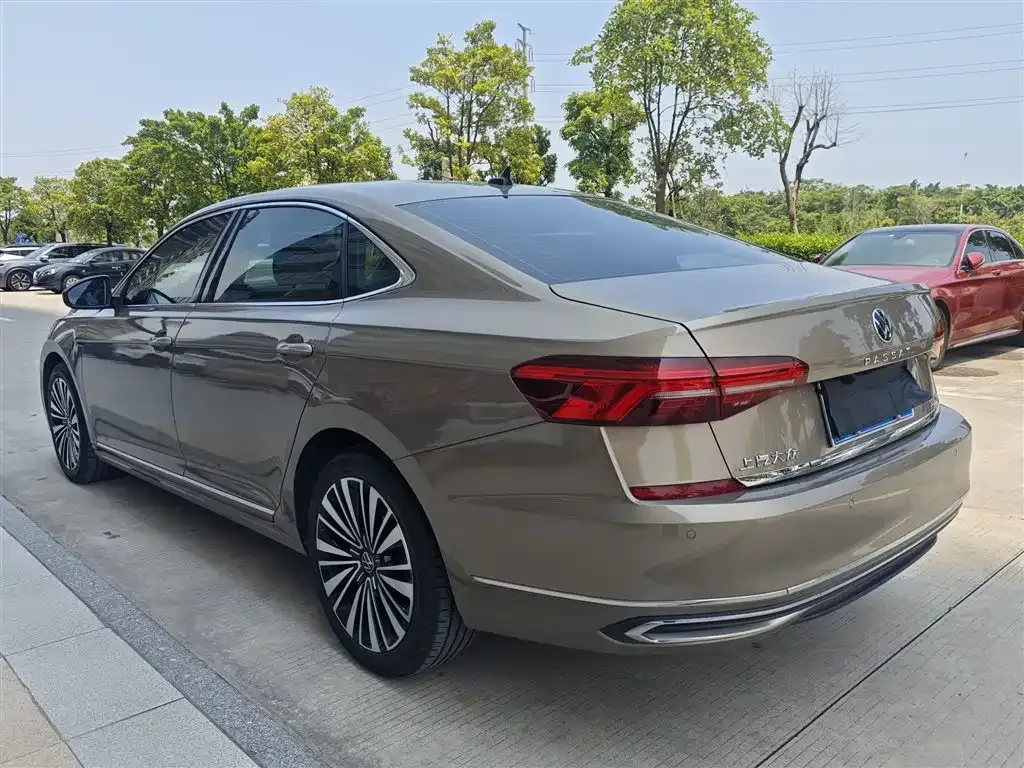 Volkswagen Passat — фото 6