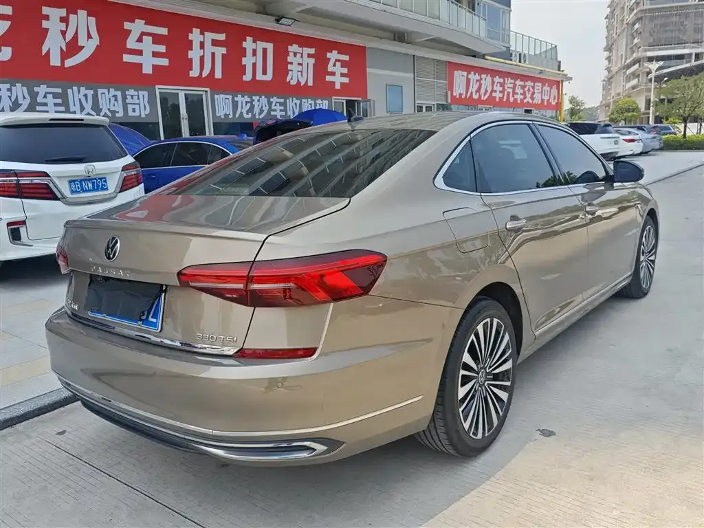 Volkswagen Passat — фото 8