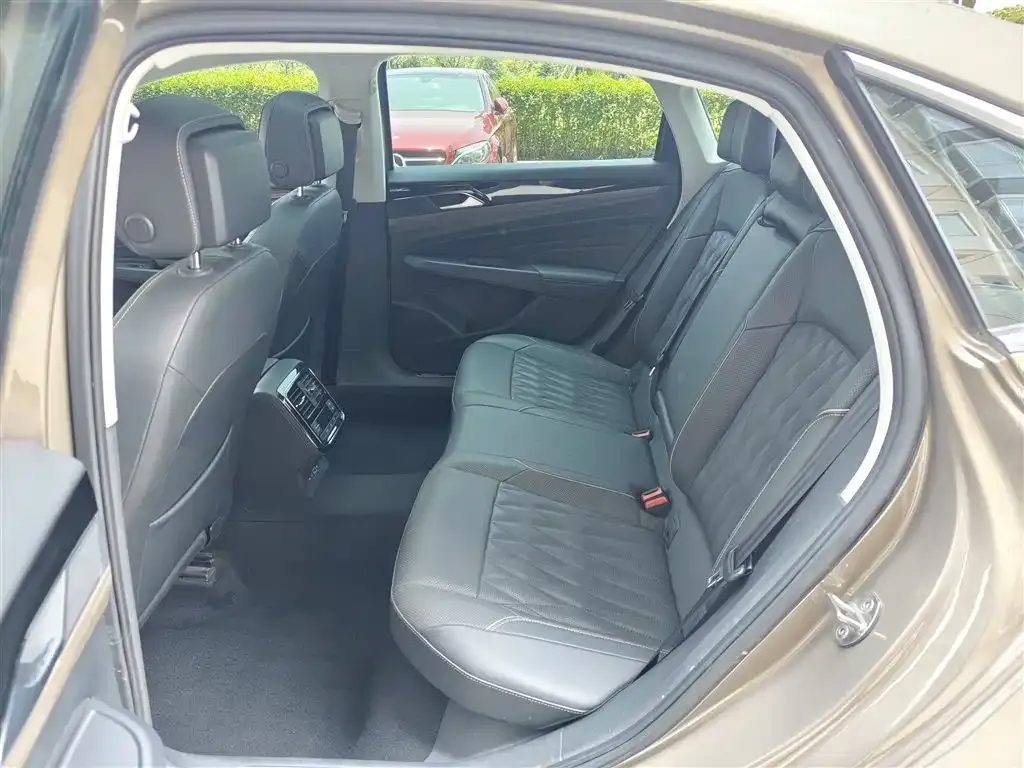Volkswagen Passat — фото 5