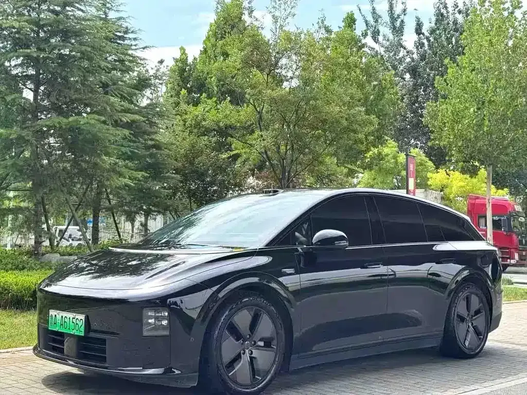Li Auto i6 — фото 1