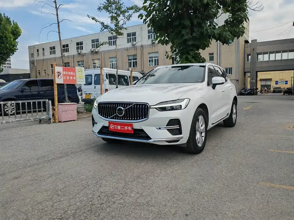 Volvo XC60 — фото 1