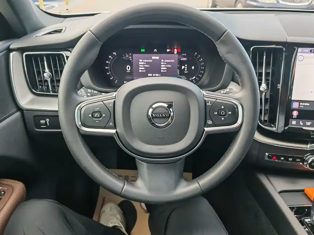 Volvo XC60 — фото 4