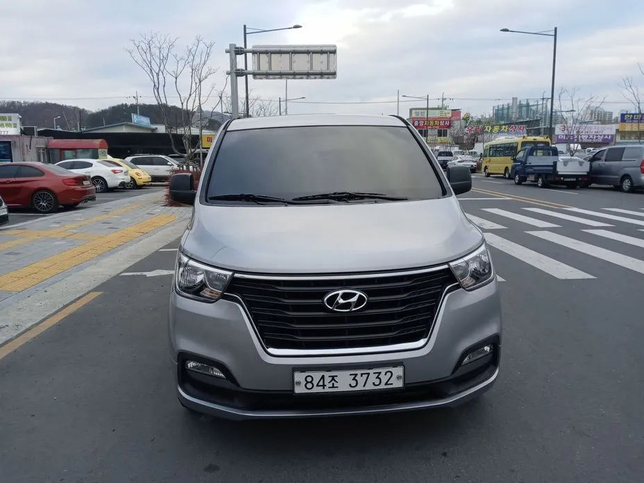 Hyundai Starex — фото 1