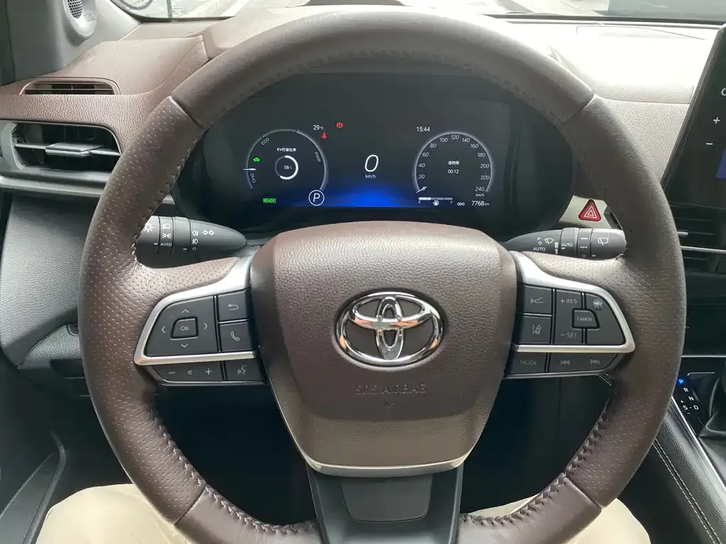 Toyota Sienna — фото 3