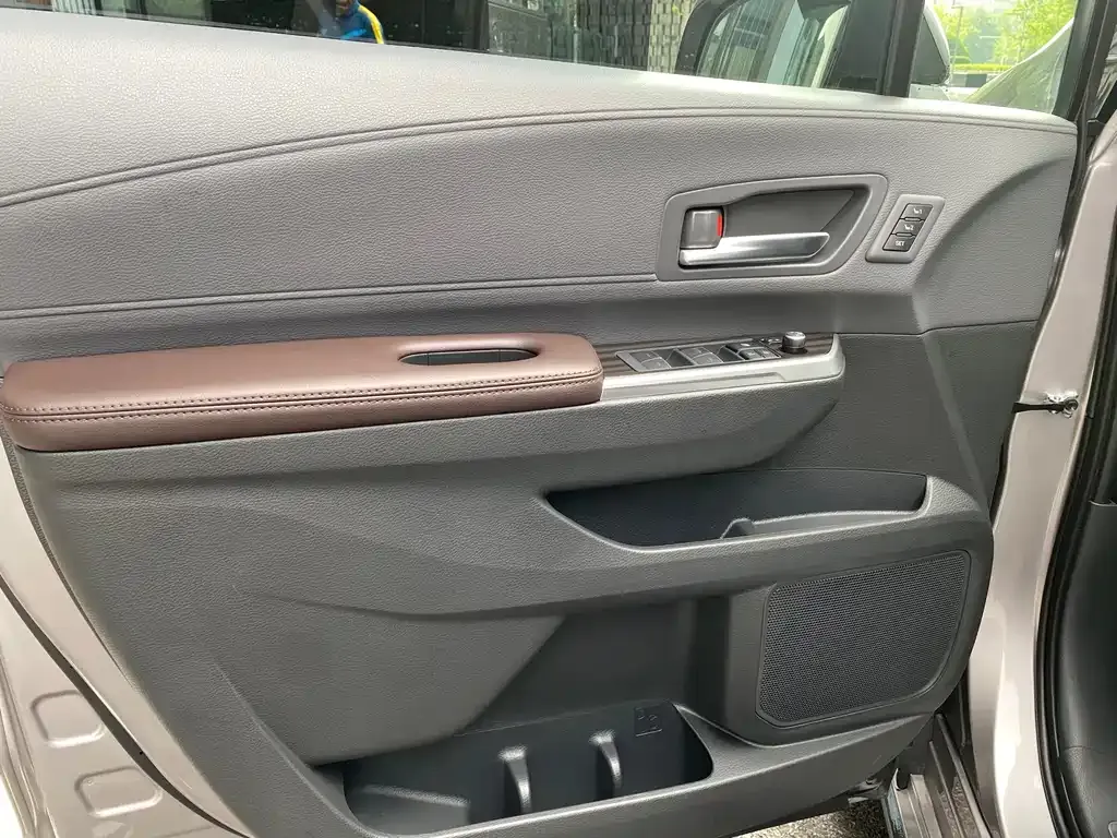Toyota Sienna — фото 4