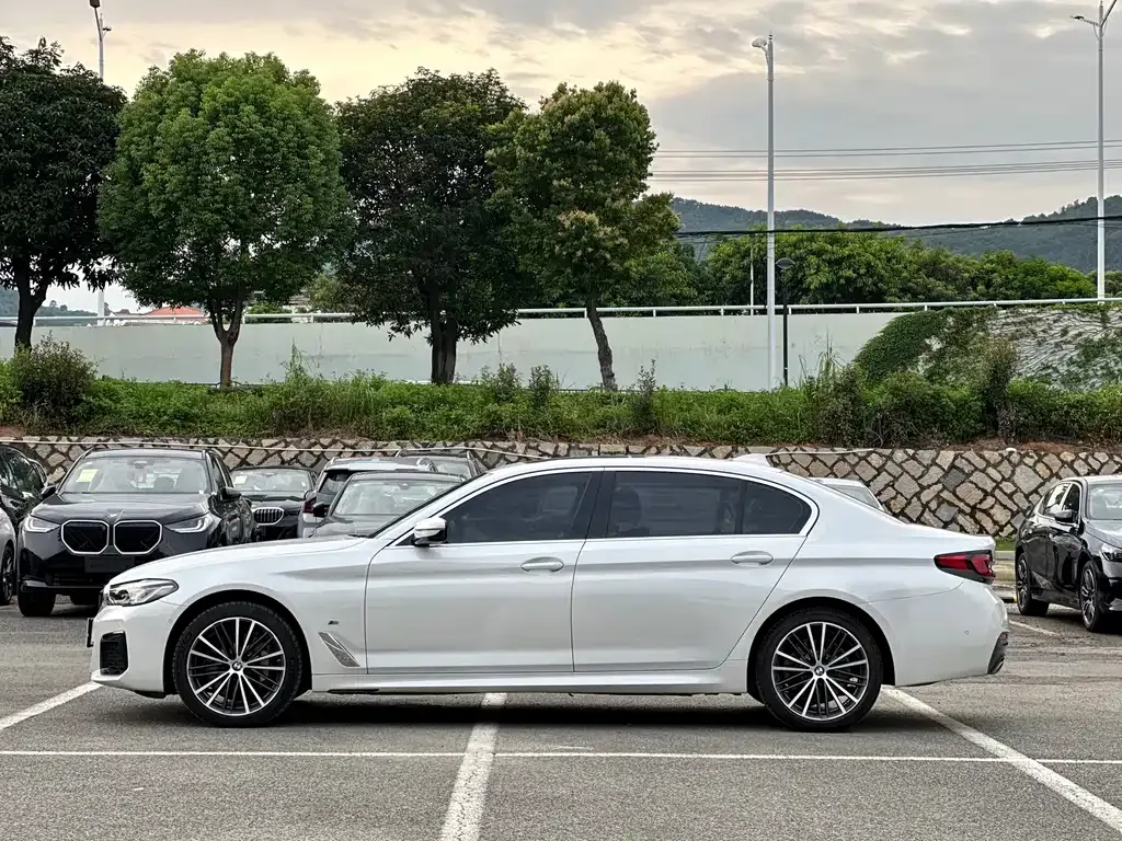 BMW 5 Series — фото 9