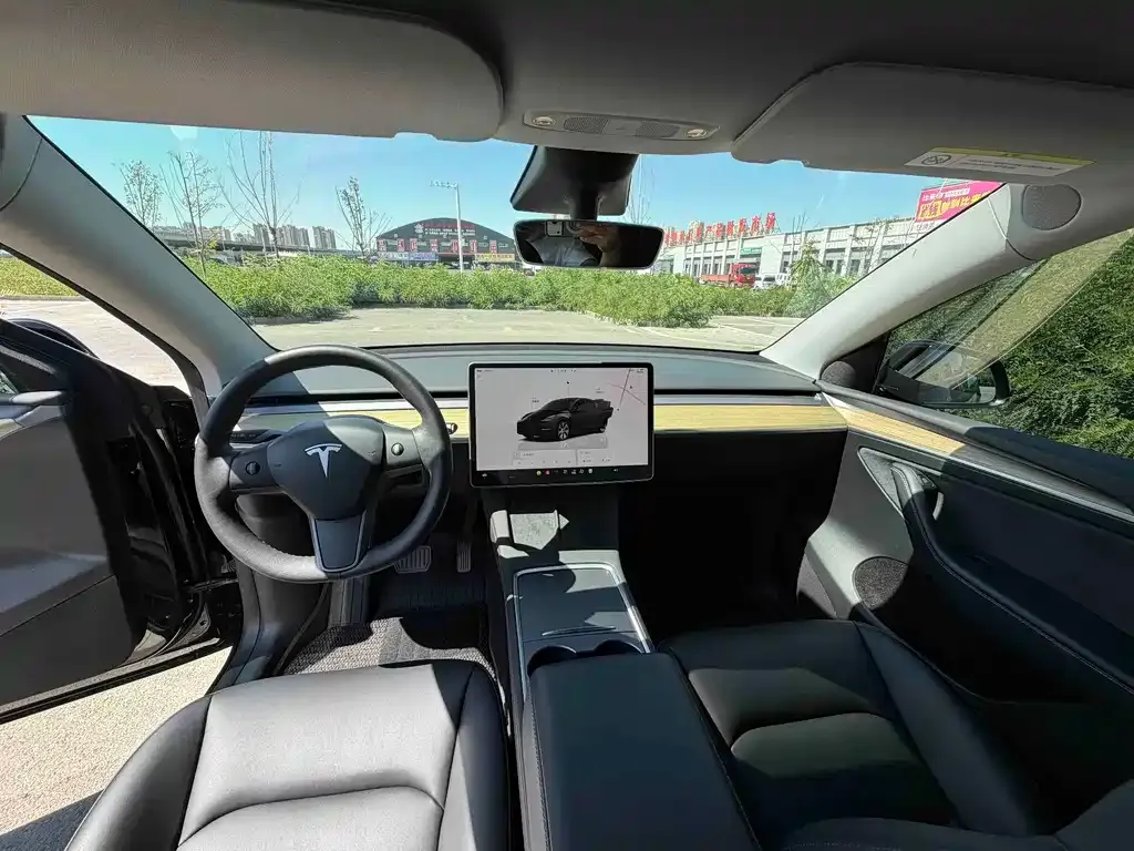 Tesla Model Y — фото 4