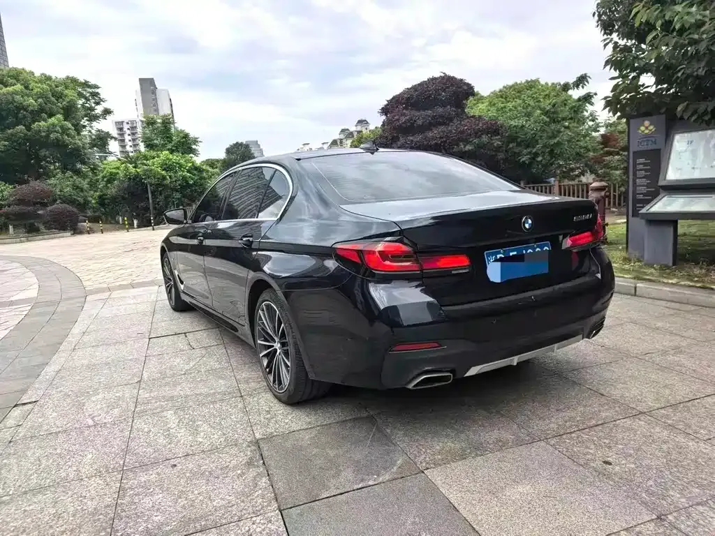 BMW 5 Series — фото 9