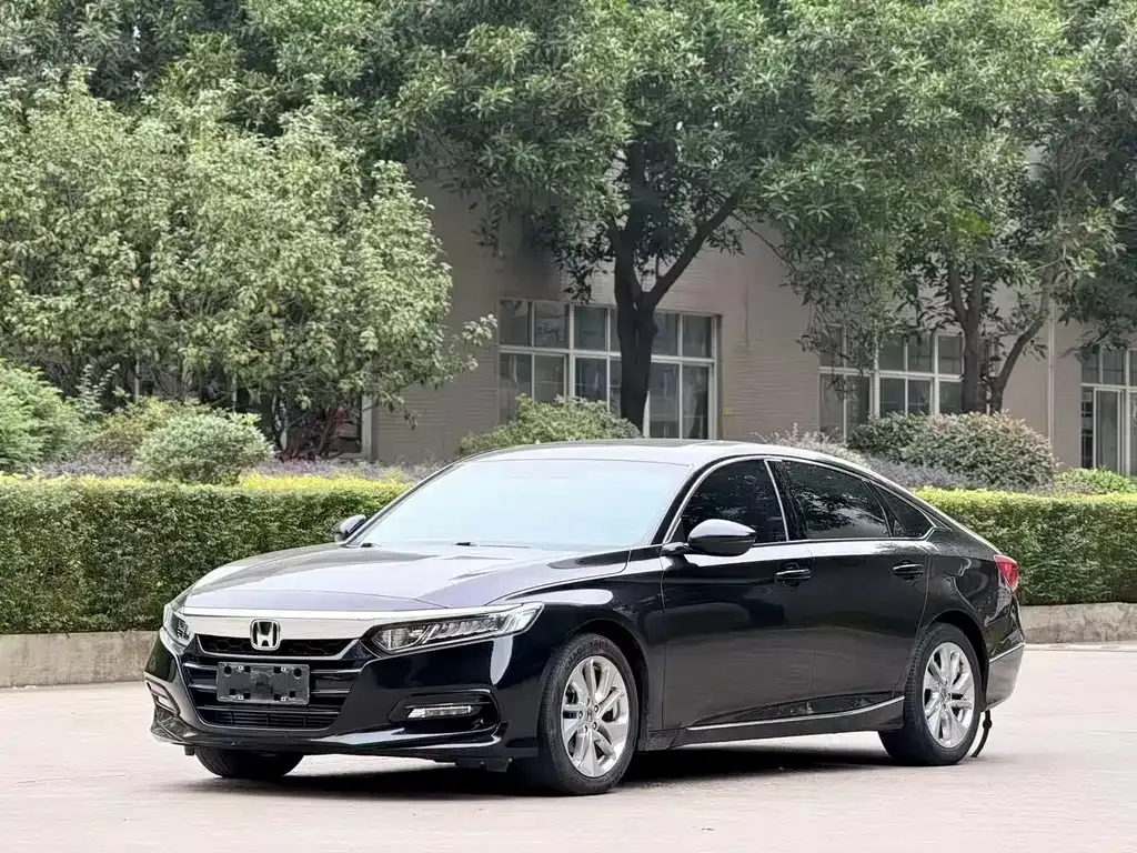 Honda Accord — фото 1