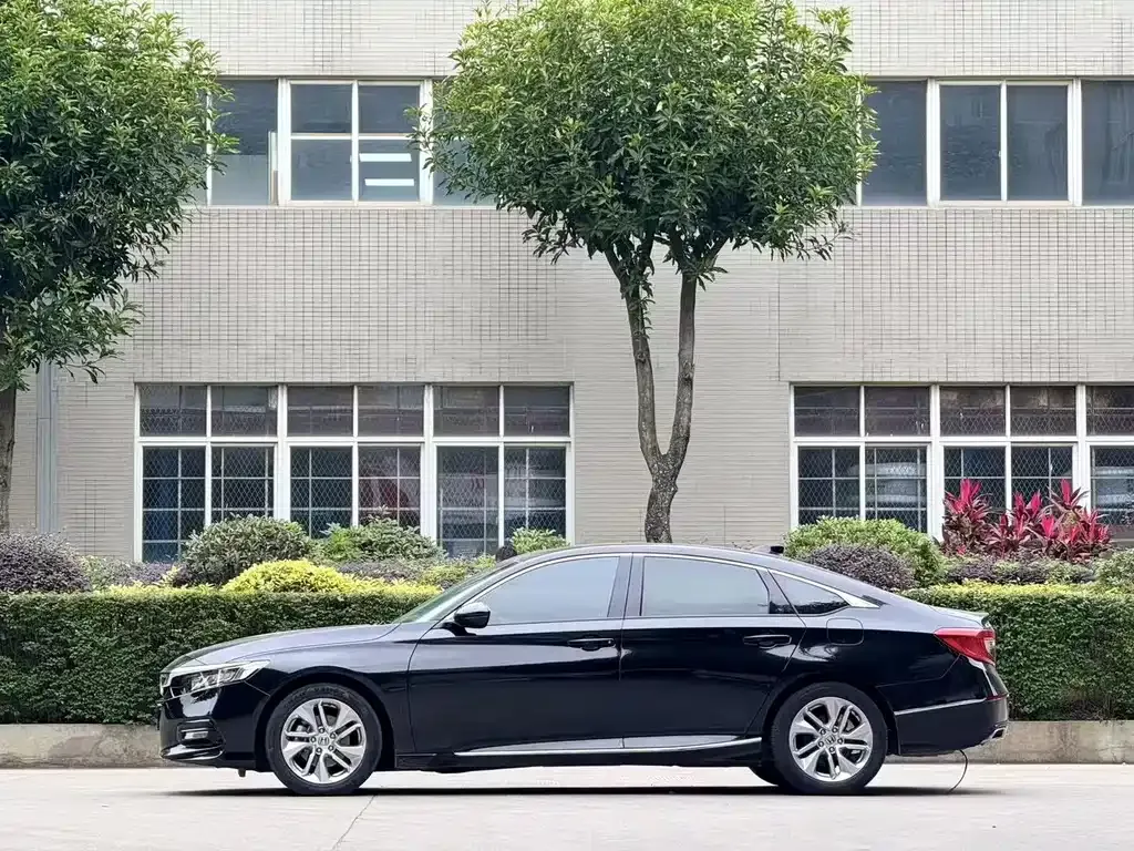 Honda Accord — фото 8