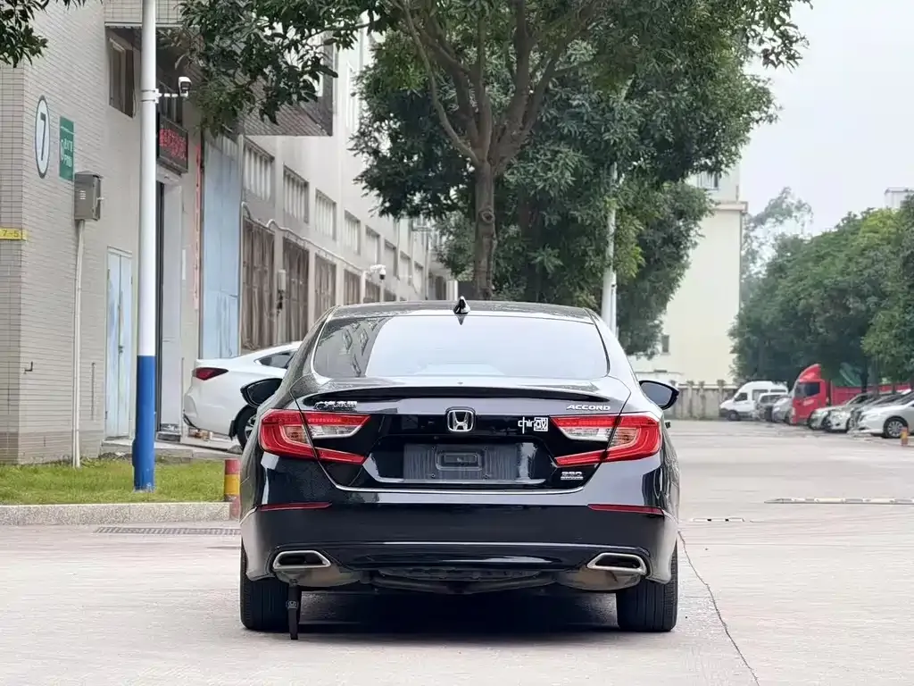 Honda Accord — фото 9