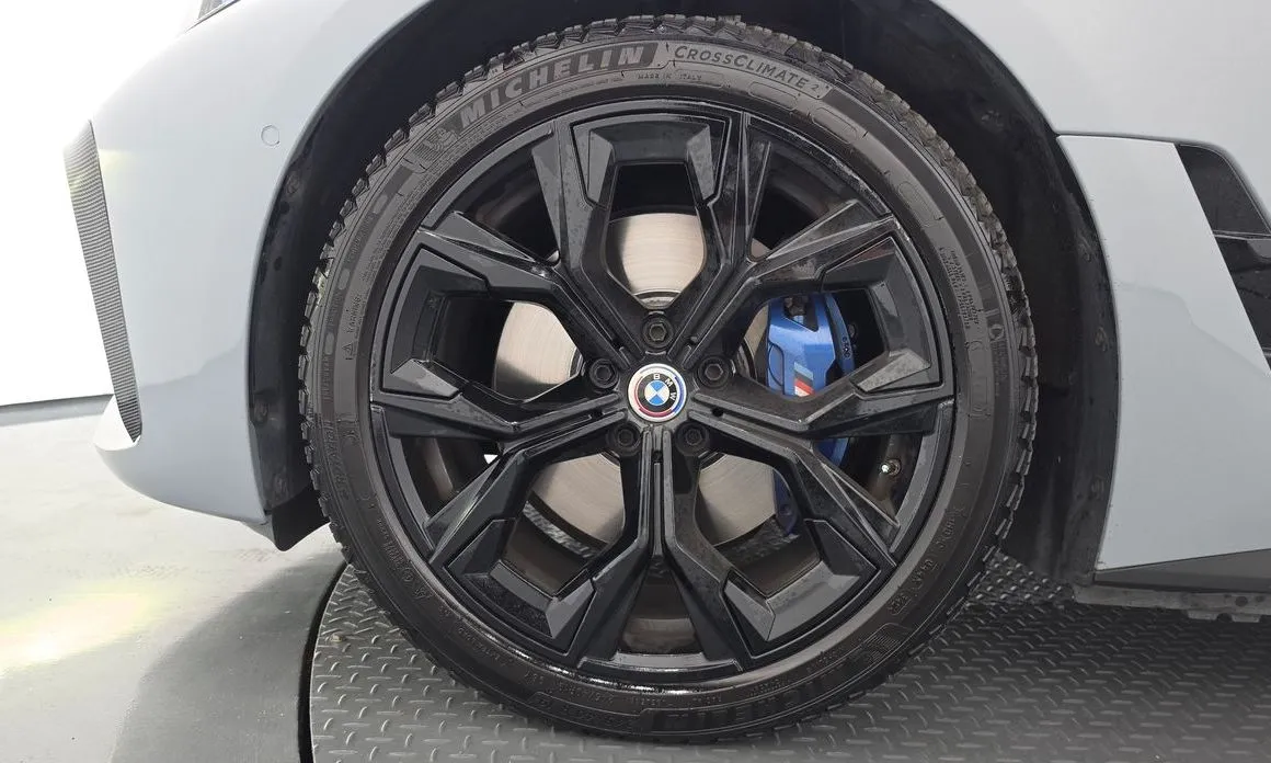 BMW i4 — фото 6