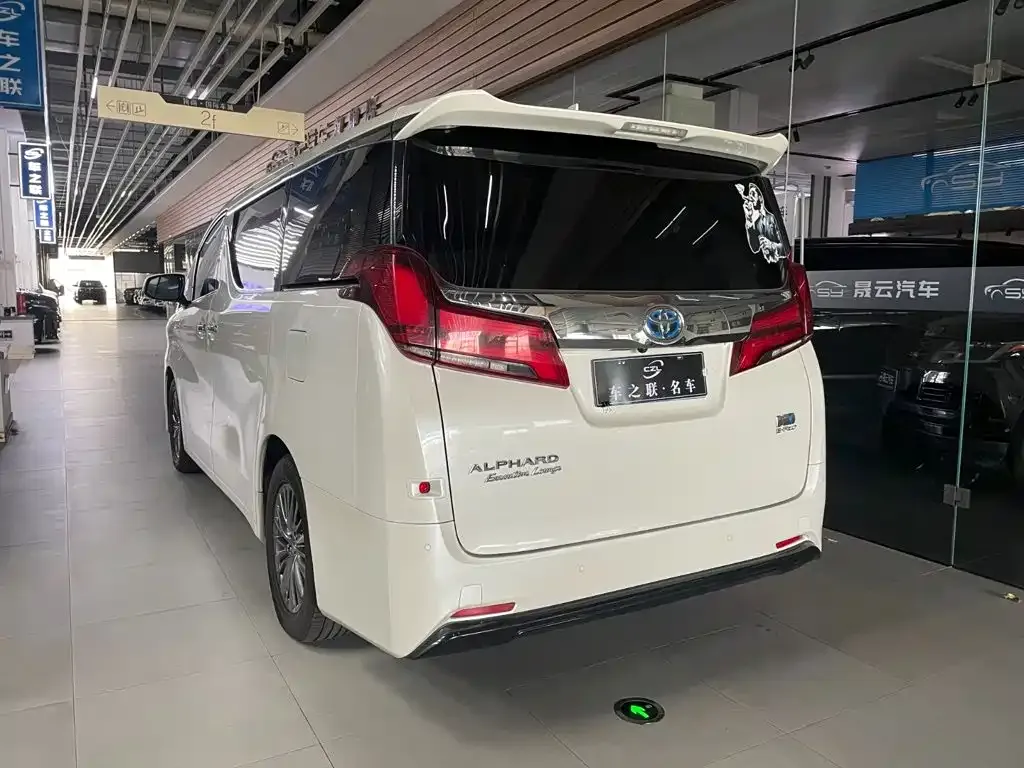 Toyota Alphard — фото 6