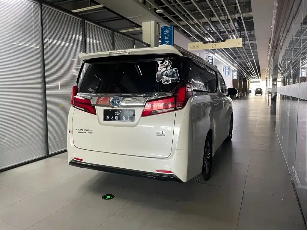 Toyota Alphard — фото 8