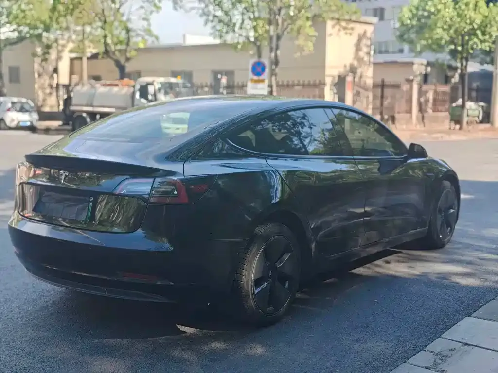 Tesla Model 3 — фото 10
