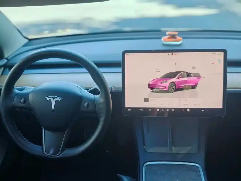 Tesla Model 3 — фото 5