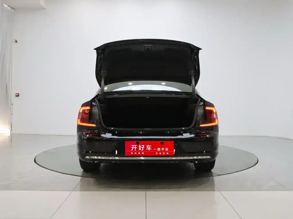 Volvo S90 — фото 10
