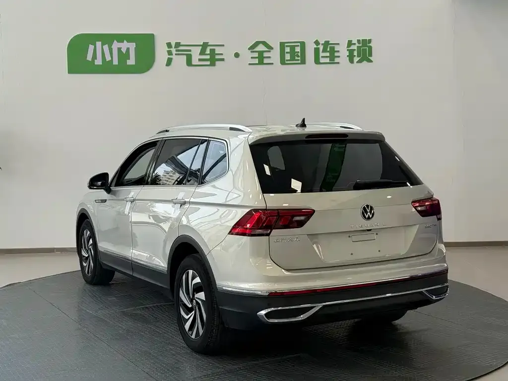 Volkswagen Tiguan L — фото 6