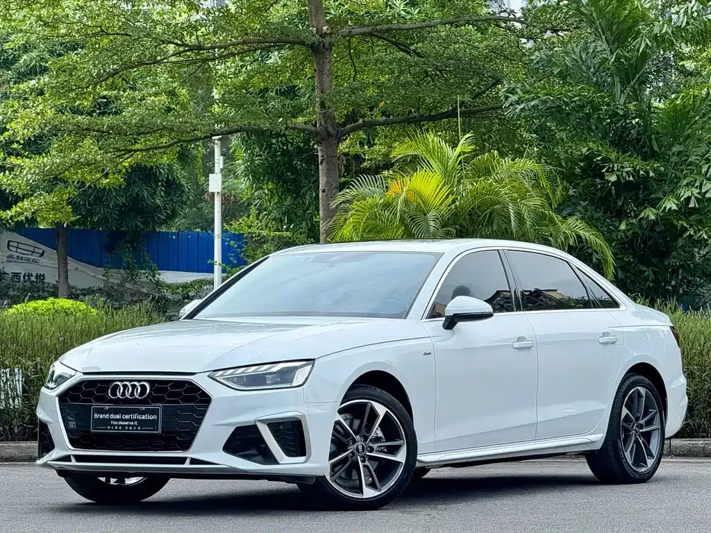 Audi A4L — фото 1