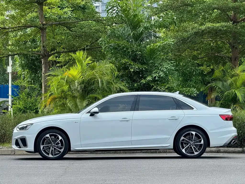 Audi A4L — фото 10